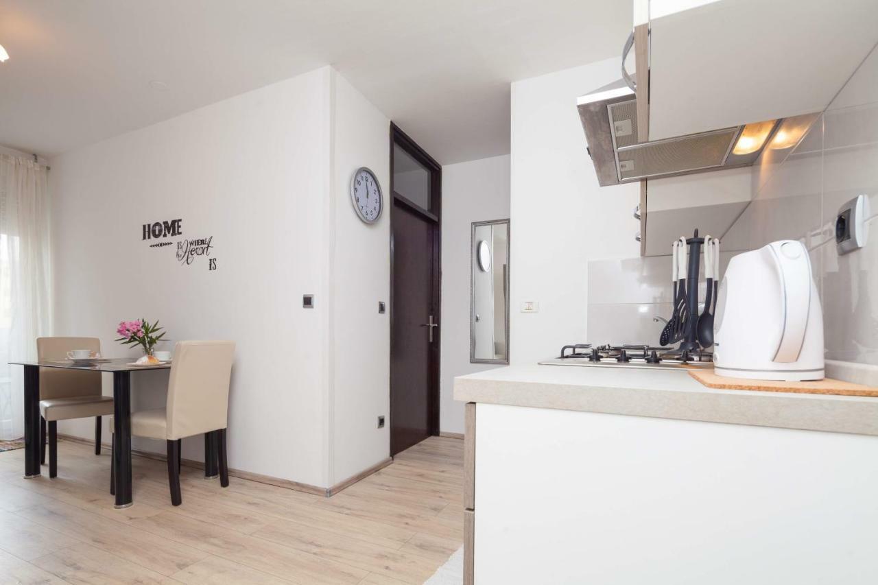 Apartman Ester プーラ エクステリア 写真