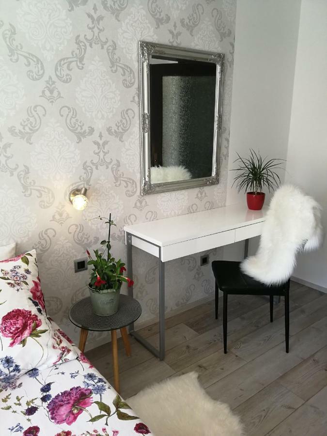 Apartman Ester プーラ エクステリア 写真
